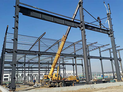 Quid est constructione site de ferro structuram fabrica aedificium simile?