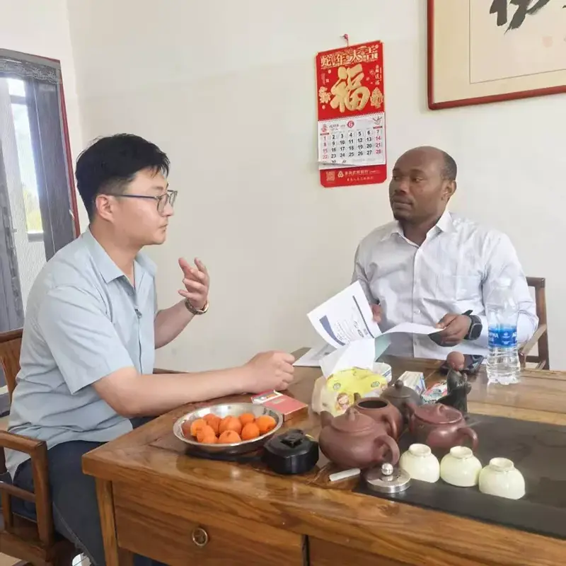 African customers visited Liweiyuan ad coniunctim expand Africae ferro structuram foro