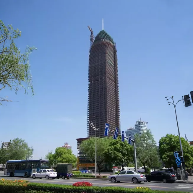 Summus oriri ferro structuram