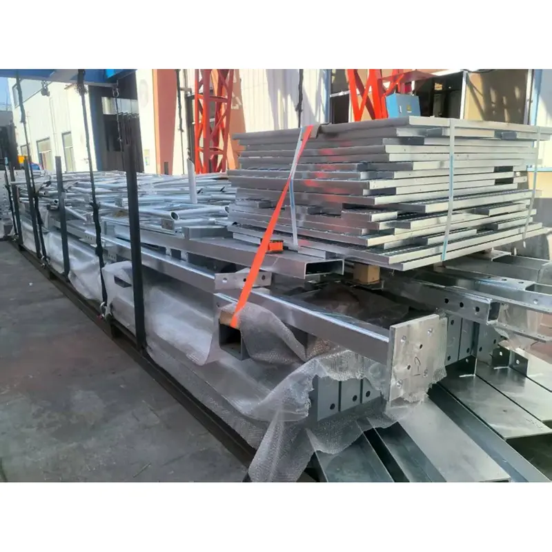 Steel structure similitudinem tribunalis